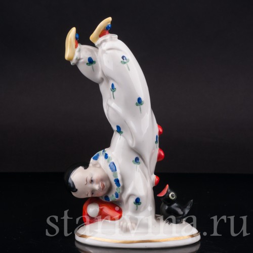 Фигурка пьеро из фарфора "Вверх ногами", Hertwig & Co, Германия, нач. 20 в.