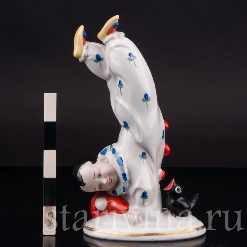 Фигурка пьеро из фарфора "Вверх ногами", Hertwig & Co, Германия, нач. 20 в.