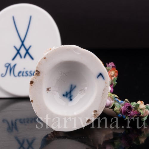 Фигурка из фарфора Путти с гирляндой цветов, миниатюра Meissen, Германия, сер. 19 - нач. 20 вв.