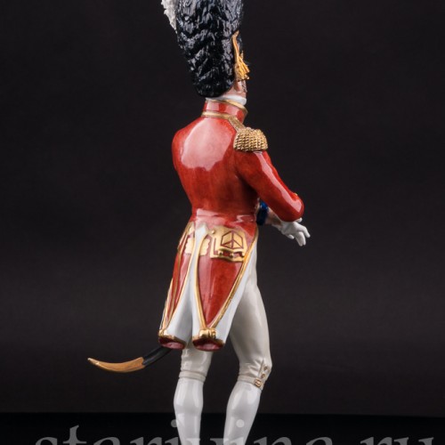 Фарфоровая статуэтка Офицер шотландской гвардии, 1815, Sitzendorf, Германия, вт. пол. 20 в.