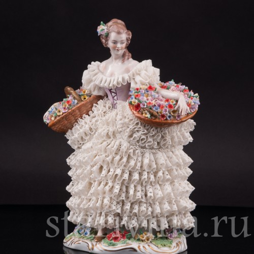 Фарфоровая статуэтка девушки Цветочница, кружевная, Sitzendorf, Германия, сер. 20 века.