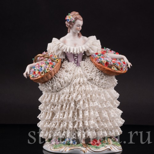 Фарфоровая статуэтка девушки Цветочница, кружевная, Sitzendorf, Германия, сер. 20 века.