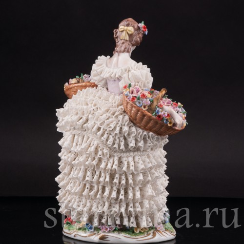 Фарфоровая статуэтка девушки Цветочница, кружевная, Sitzendorf, Германия, сер. 20 века.