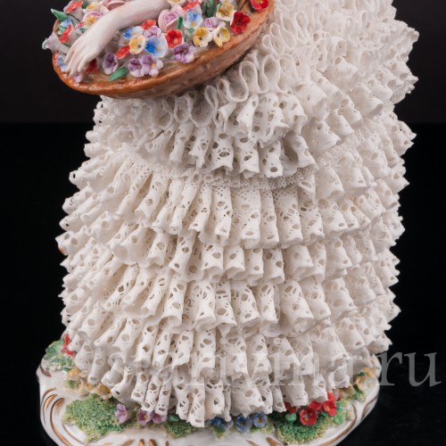 Фарфоровая статуэтка девушки Цветочница, кружевная, Sitzendorf, Германия, сер. 20 века.