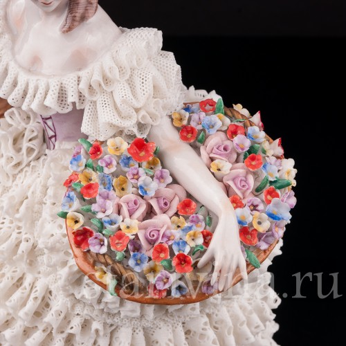 Фарфоровая статуэтка девушки Цветочница, кружевная, Sitzendorf, Германия, сер. 20 века.