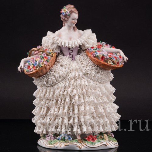 Фарфоровая статуэтка девушки Цветочница, кружевная, Sitzendorf, Германия, сер. 20 века.