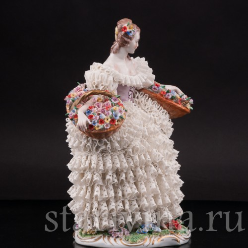 Фарфоровая статуэтка девушки Цветочница, кружевная, Sitzendorf, Германия, сер. 20 века.