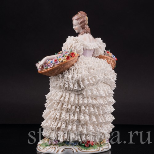 Фарфоровая статуэтка девушки Цветочница, кружевная, Sitzendorf, Германия, сер. 20 века.