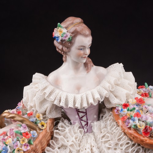 Фарфоровая статуэтка девушки Цветочница, кружевная, Sitzendorf, Германия, сер. 20 века.