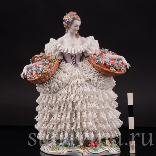 Фарфоровая статуэтка девушки Цветочница, кружевная, Sitzendorf, Германия, сер. 20 века.