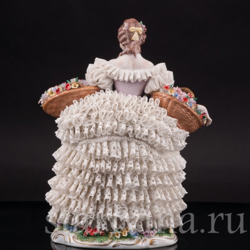 Фарфоровая статуэтка девушки Цветочница, кружевная, Sitzendorf, Германия, сер. 20 века.