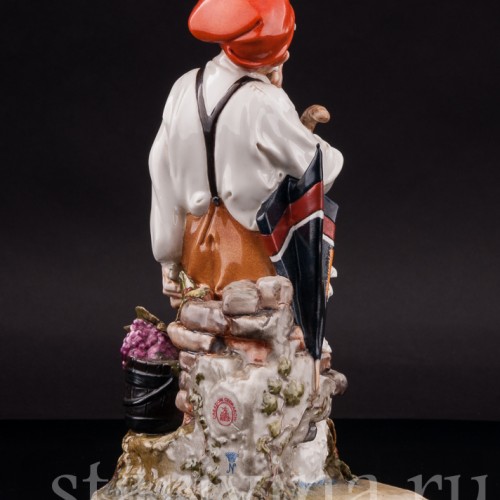 Фарфоровая статуэтка Мужчина с собакой и зонтиком, Capodimonte, Италия, 1970-е гг.