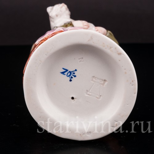 Фигурка из фарфора Девочка с кошкой Bruno Merli, Италия, сер. 20 века.