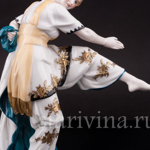 Статуэтка из фарфора Танцовщица ар деко, Hertwig & Co, Германия, 1920-30 гг.