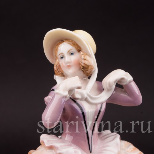 Фарфоровая статуэтка Девушка в капоре, Karl Ens, Германия, 1920-30 гг.