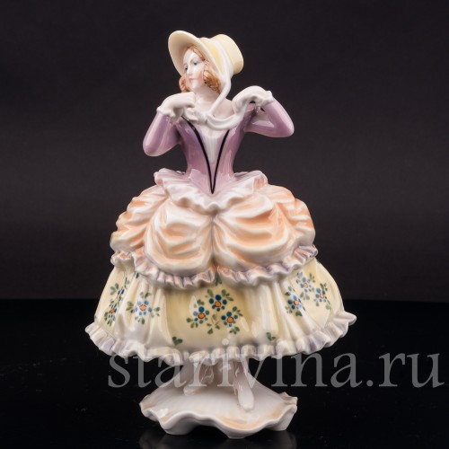 Фарфоровая статуэтка Девушка в капоре, Karl Ens, Германия, 1920-30 гг.