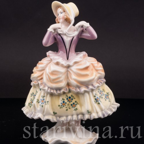 Фарфоровая статуэтка Девушка в капоре, Karl Ens, Германия, 1920-30 гг.