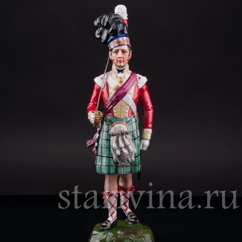 Фарфоровая статуэтка Солдат полка шотландских горцев, 1815, Дрезден, Германия.