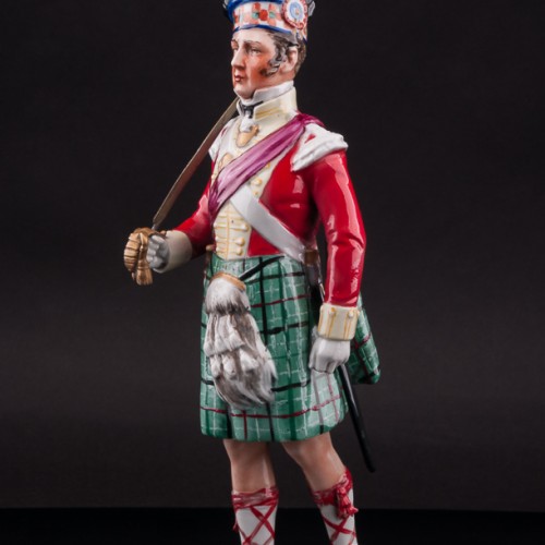 Фарфоровая статуэтка Солдат полка шотландских горцев, 1815, Дрезден, Германия.