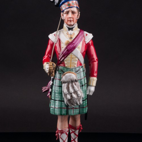 Фарфоровая статуэтка Солдат полка шотландских горцев, 1815, Дрезден, Германия.