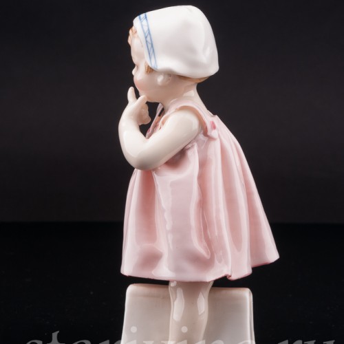 Фигурка из фарфора Девочка с книгами Karl Ens, Германия, 1920-30 гг.