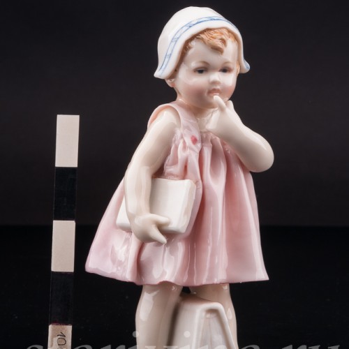 Фигурка из фарфора Девочка с книгами Karl Ens, Германия, 1920-30 гг.