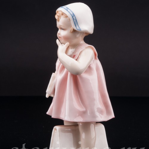 Фигурка из фарфора Девочка с книгами Karl Ens, Германия, 1920-30 гг.