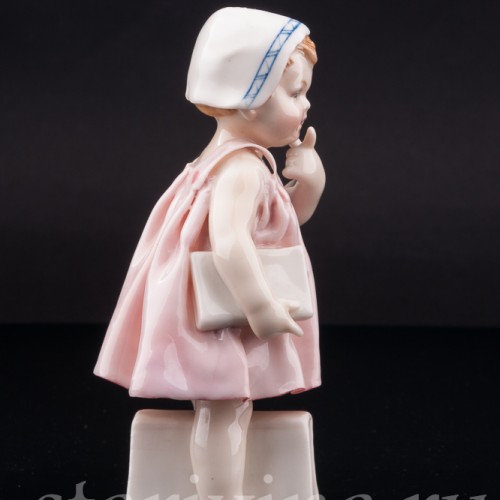 Фигурка из фарфора Девочка с книгами Karl Ens, Германия, 1920-30 гг.