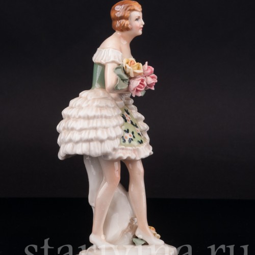 Статуэтка из фарфора Девушка с букетом цветов, Karl Ens, Германия, 1920-30 гг.