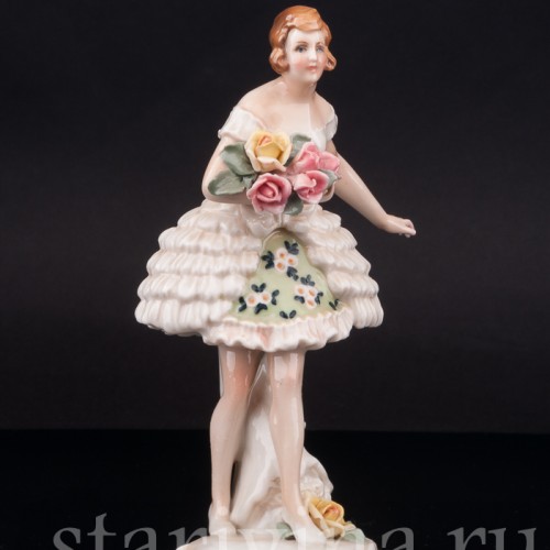 Статуэтка из фарфора Девушка с букетом цветов, Karl Ens, Германия, 1920-30 гг.
