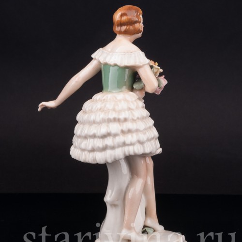 Статуэтка из фарфора Девушка с букетом цветов, Karl Ens, Германия, 1920-30 гг.