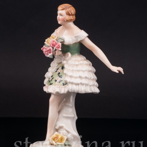 Статуэтка из фарфора Девушка с букетом цветов, Karl Ens, Германия, 1920-30 гг.