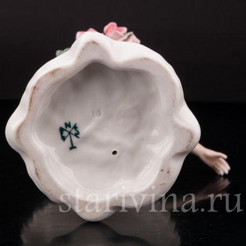 Статуэтка из фарфора Девушка с букетом цветов, Karl Ens, Германия, 1920-30 гг.