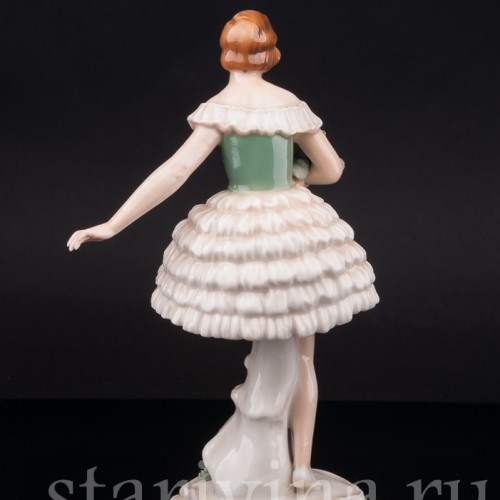 Статуэтка из фарфора Девушка с букетом цветов, Karl Ens, Германия, 1920-30 гг.