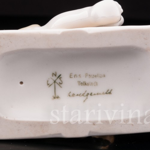 Фигурка из фарфора Девочка на книжке Karl Ens, Германия, 1920-30 гг.