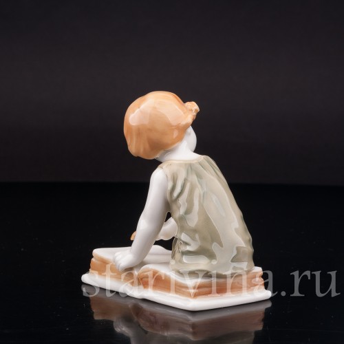 Фигурка из фарфора Девочка на книжке Karl Ens, Германия, 1920-30 гг.