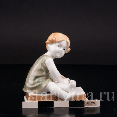 Фигурка из фарфора Девочка на книжке Karl Ens, Германия, 1920-30 гг.
