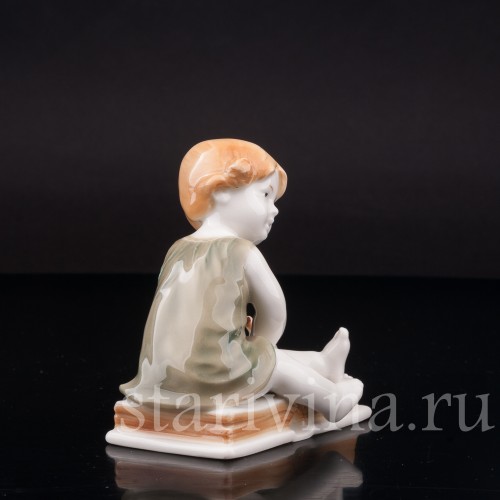 Фигурка из фарфора Девочка на книжке Karl Ens, Германия, 1920-30 гг.