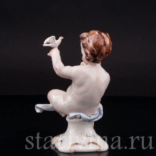 Фарфоровая статуэтка Путти с голубем, Capodimonte, Италия, вт. пол. 20 века.