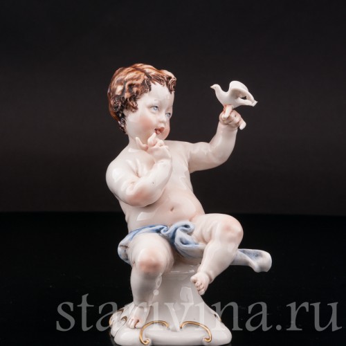 Фарфоровая статуэтка Путти с голубем, Capodimonte, Италия, вт. пол. 20 века.