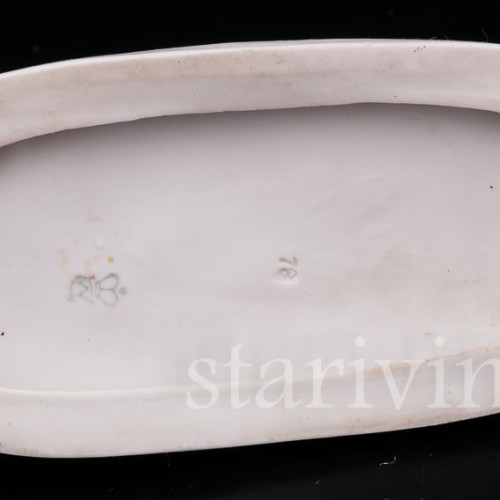 Фигурка из фарфора Малыш, играющий с кошкой, миниатюра Goebel, Германия, 1935-49 гг.