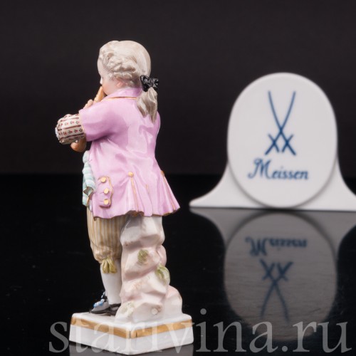 Фигурка из фарфора Мальчик, играющий на флейте, миниатюра Meissen, Германия, сер. 19 - нач. 20 вв.