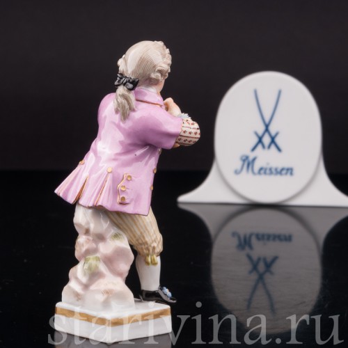 Фигурка из фарфора Мальчик, играющий на флейте, миниатюра Meissen, Германия, сер. 19 - нач. 20 вв.