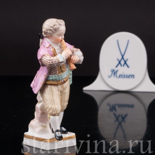 Фигурка из фарфора Мальчик, играющий на флейте, миниатюра Meissen, Германия, сер. 19 - нач. 20 вв.