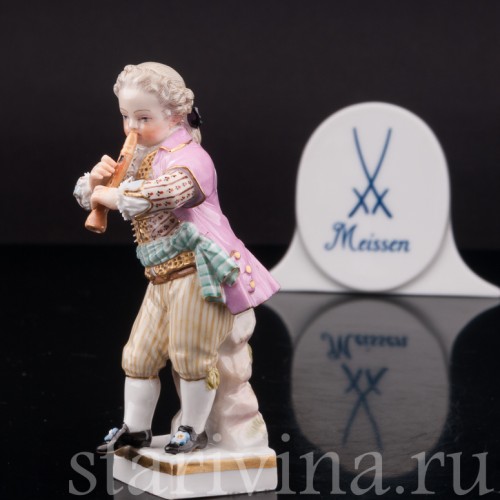 Фигурка из фарфора Мальчик, играющий на флейте, миниатюра Meissen, Германия, сер. 19 - нач. 20 вв.