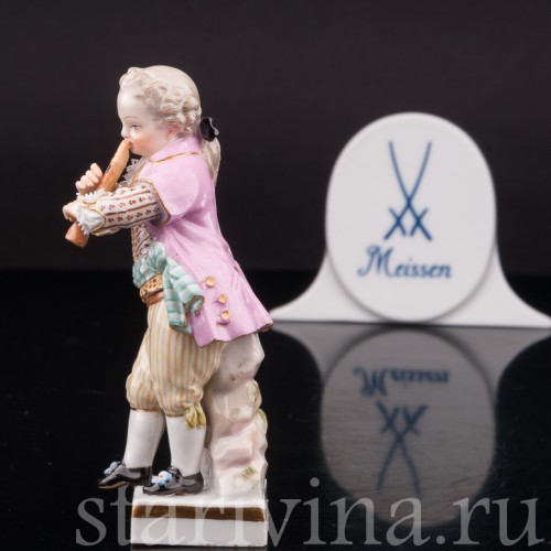 Фигурка из фарфора Мальчик, играющий на флейте, миниатюра Meissen, Германия, сер. 19 - нач. 20 вв.