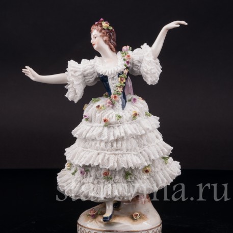 Фарфоровая статуэтка танцовщицы Балерина Мари Анн Камарго, кружевная, Volkstedt, Германия, до 1936 г.