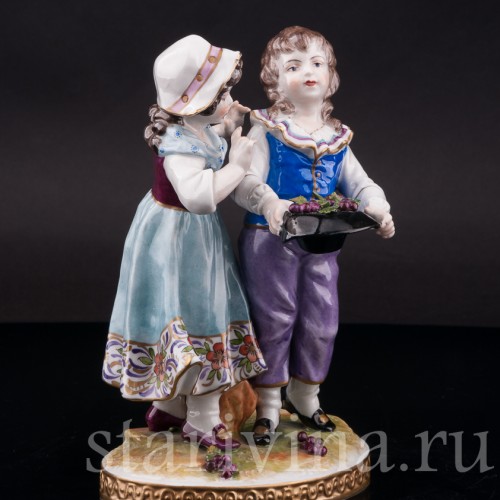 Фарфоровая фигурка Дети с виноградом, аллегория осени, Volkstedt, Германия, вт. пол. 20 в.