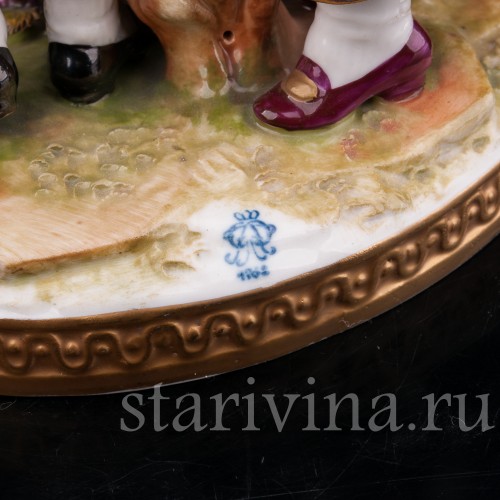 Фарфоровая фигурка Дети с виноградом, аллегория осени, Volkstedt, Германия, вт. пол. 20 в.