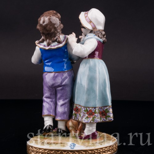Фарфоровая фигурка Дети с виноградом, аллегория осени, Volkstedt, Германия, вт. пол. 20 в.